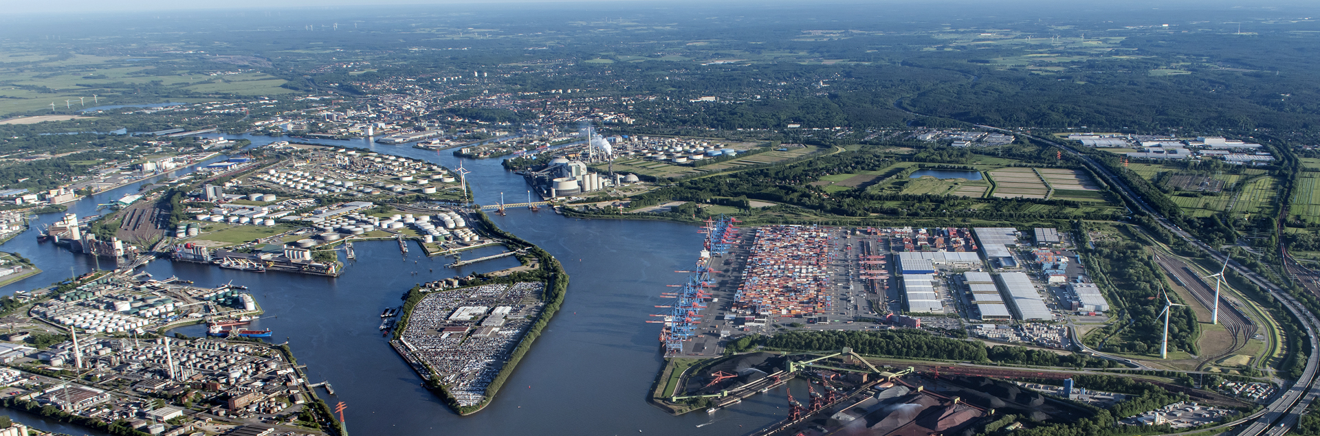 Bild: Hamburger Hafen. Überschrift: Gemeinsam sind wir stark.